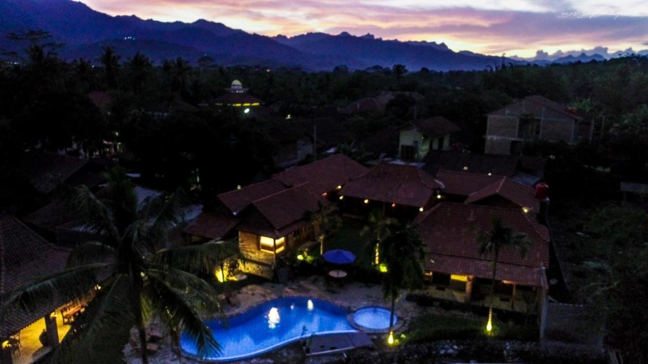 Gopalan Borobudur Hotel Magelang Exterior foto
